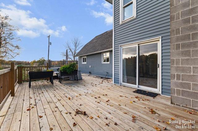 Builiding view forty two for 7658 Jackson, Saranac, MI. 48881