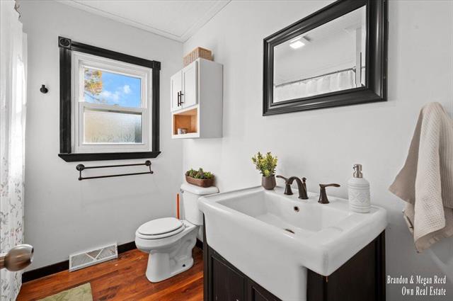 Builiding view thirty eight for 7658 Jackson, Saranac, MI. 48881