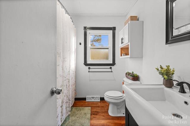 Builiding view thirty nine for 7658 Jackson, Saranac, MI. 48881