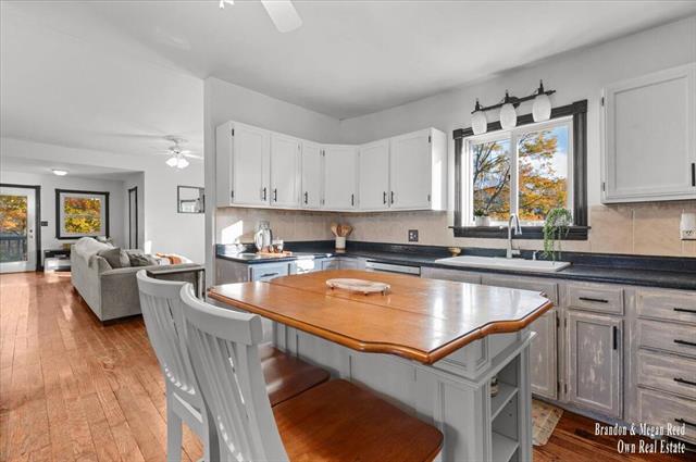 Builiding view thirty one for 7658 Jackson, Saranac, MI. 48881