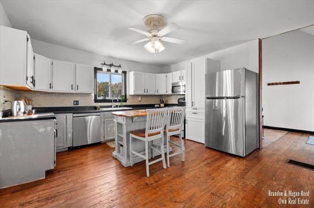 Builiding view thirty for 7658 Jackson, Saranac, MI. 48881