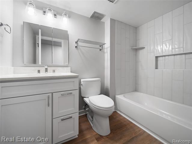 Builiding view eighteen for 2124 Pauline, Ann Arbor, MI. 48103