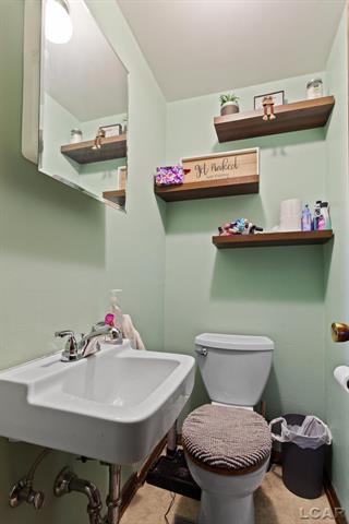 Builiding view twenty for 108 River Drive, Blissfield, MI. 49228