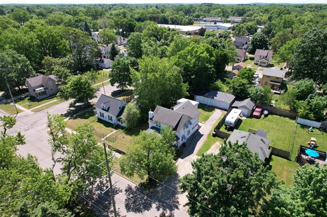 Builiding view eighty nine for 307 Douglas St, Jackson, MI. 49203