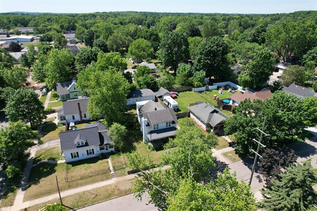 Builiding view ninety two for 307 Douglas St, Jackson, MI. 49203