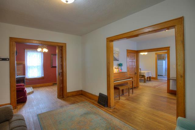 Builiding view seven for 307 Douglas St, Jackson, MI. 49203