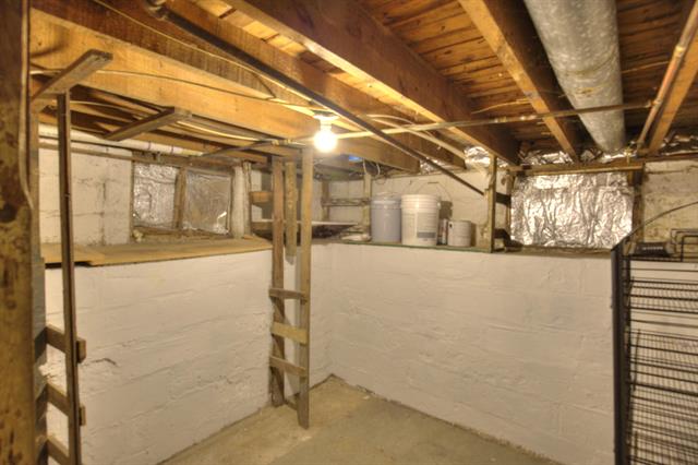 Builiding view seventy four for 307 Douglas St, Jackson, MI. 49203