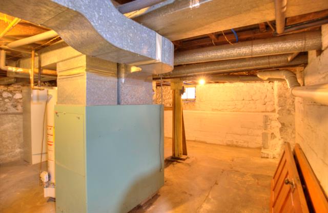 Builiding view seventy one for 307 Douglas St, Jackson, MI. 49203