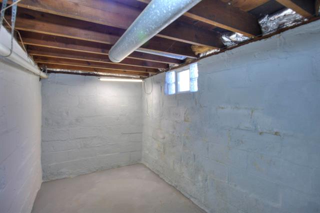 Builiding view seventy three for 307 Douglas St, Jackson, MI. 49203