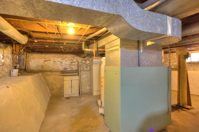 Builiding view seventy for 307 Douglas St, Jackson, MI. 49203