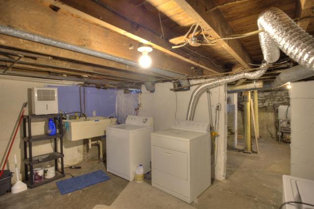 Builiding view sixty eight for 307 Douglas St, Jackson, MI. 49203