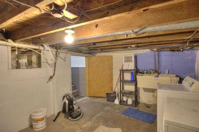 Builiding view sixty seven for 307 Douglas St, Jackson, MI. 49203