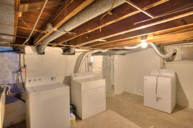 Builiding view sixty six for 307 Douglas St, Jackson, MI. 49203