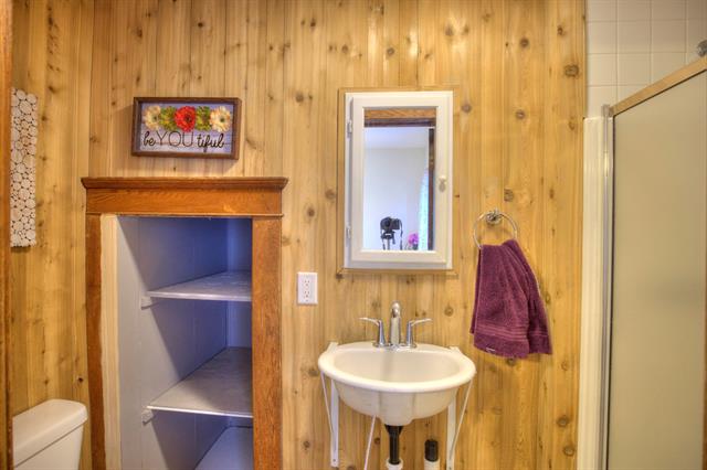 Builiding view thirty four for 307 Douglas St, Jackson, MI. 49203