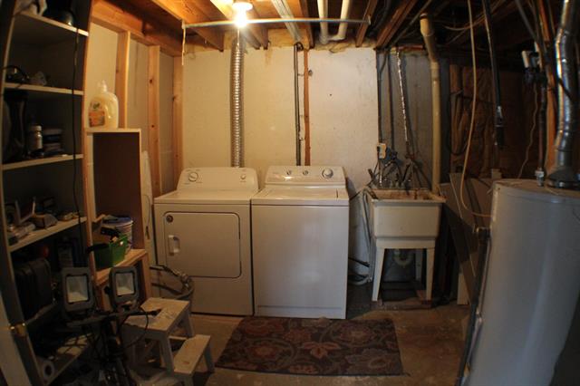 Builiding view fifteen for 2212 Aurora, Jackson, MI. 49203