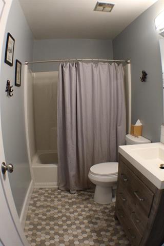 Builiding view nine for 2212 Aurora, Jackson, MI. 49203