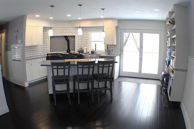 Builiding view three for 2212 Aurora, Jackson, MI. 49203