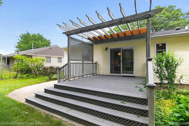 Builiding view forty six for 5619 Dogwood, Jackson, MI. 49201