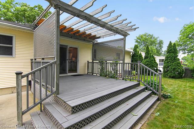 Builiding view forty for 5619 Dogwood, Jackson, MI. 49201