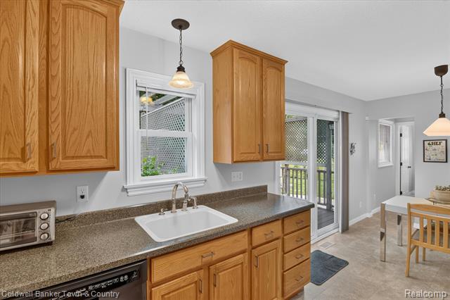 Builiding view fourteen for 5619 Dogwood, Jackson, MI. 49201