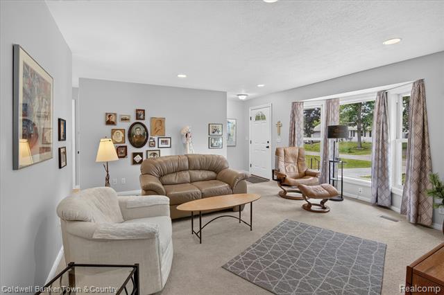 Builiding view nine for 5619 Dogwood, Jackson, MI. 49201