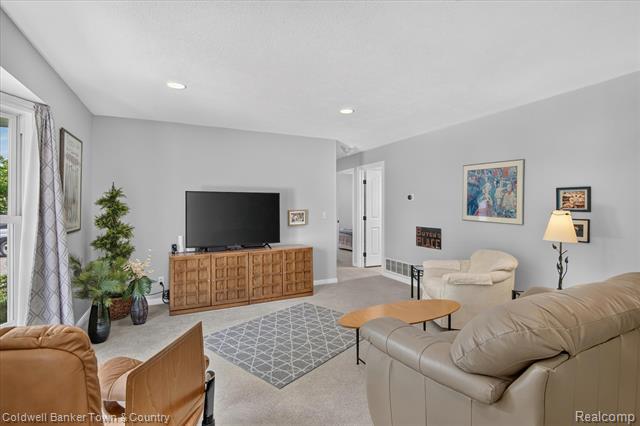 Builiding view seven for 5619 Dogwood, Jackson, MI. 49201