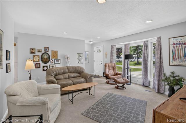 Builiding view ten for 5619 Dogwood, Jackson, MI. 49201