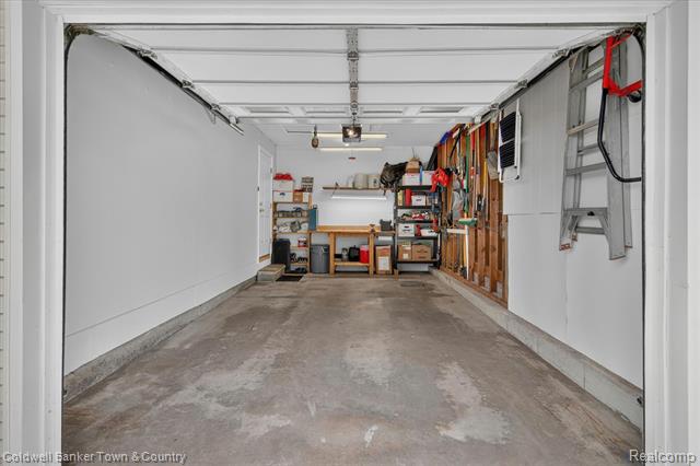 Builiding view thirty eight for 5619 Dogwood, Jackson, MI. 49201