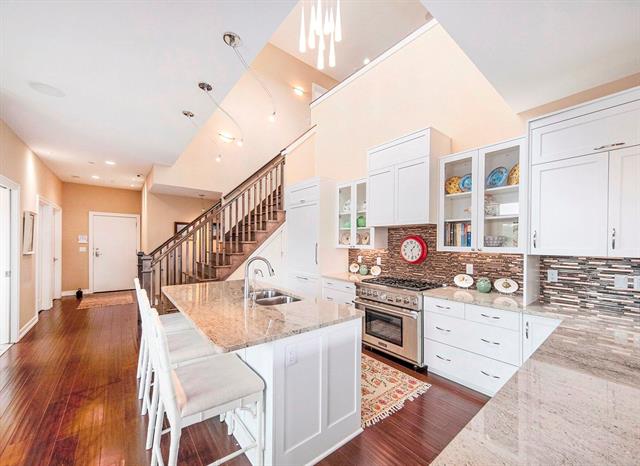 Builiding view five for 121 Kingsley, Ann Arbor, MI. 48103