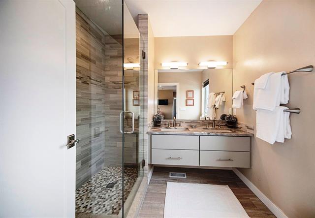 Builiding view nineteen for 121 Kingsley, Ann Arbor, MI. 48103