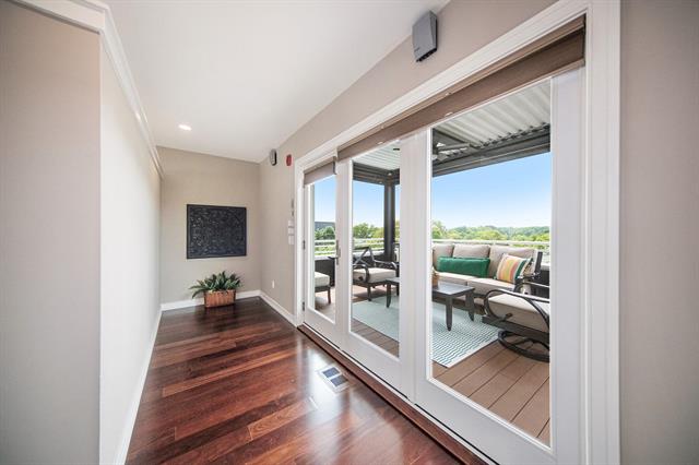 Builiding view twenty one for 121 Kingsley, Ann Arbor, MI. 48103