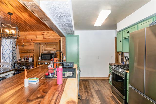 Builiding view four for 288 30Th, Six Lakes, MI. 48886