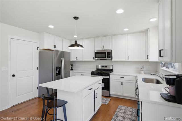 Builiding view ten for 8760 Oak Ridge, Westland, MI. 48185