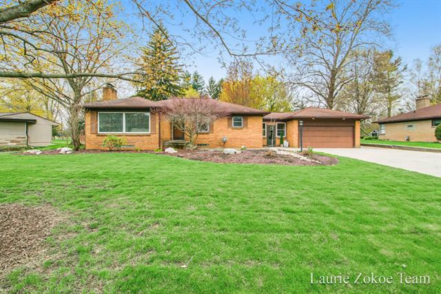 front view for 521 Oakleighnw Avenue, Grand Rapids, Mi. 49504