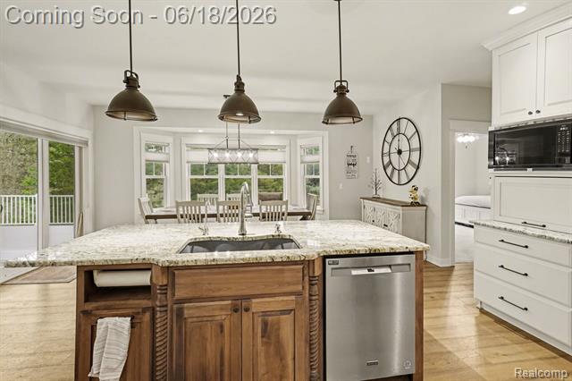 Builiding view six for 12310 Ivy Lane, Fenton, MI. 48430