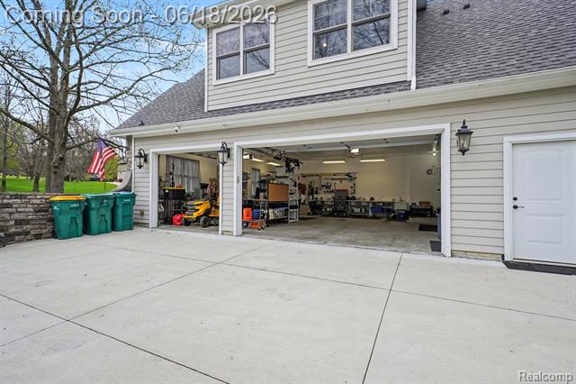 Builiding view thirty two for 12310 Ivy Lane, Fenton, MI. 48430