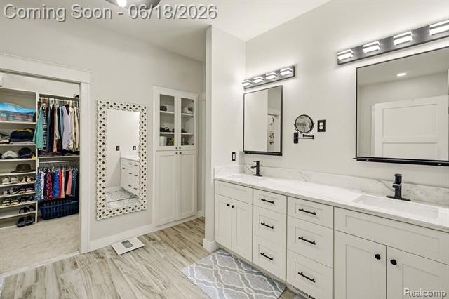 Builiding view twenty eight for 12310 Ivy Lane, Fenton, MI. 48430