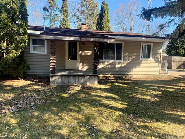front view for 369 Elm Street, Mount Morris, Mi. 48458