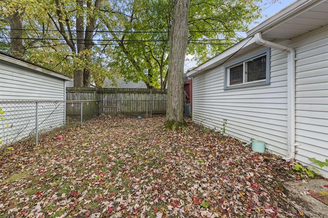 Builiding view eighteen for 2122 Brockton, Royal Oak, MI. 48067