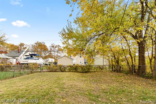 Builiding view forty for 4830 Dickerson, Detroit, MI. 48215