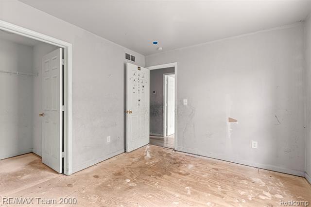 Builiding view seventeen for 4830 Dickerson, Detroit, MI. 48215