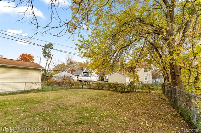 Builiding view thirty nine for 4830 Dickerson, Detroit, MI. 48215