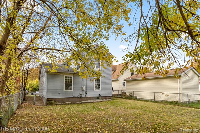 Builiding view thirty seven for 4830 Dickerson, Detroit, MI. 48215