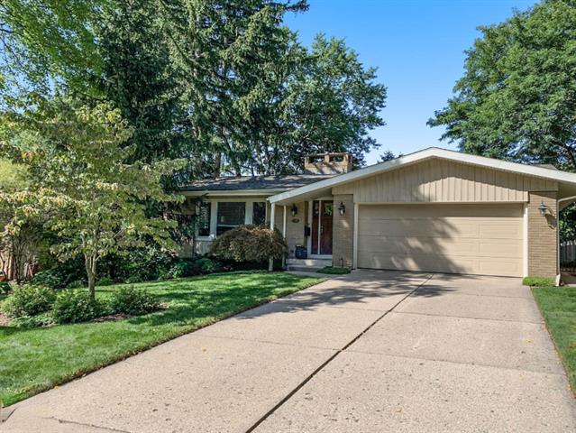 front view for 2441 Oakwoodne Avenue, Grand Rapids, Mi. 49505