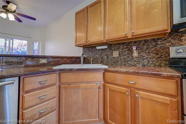 Builiding view ten for 42432 Corlina, Northville, MI. 48167