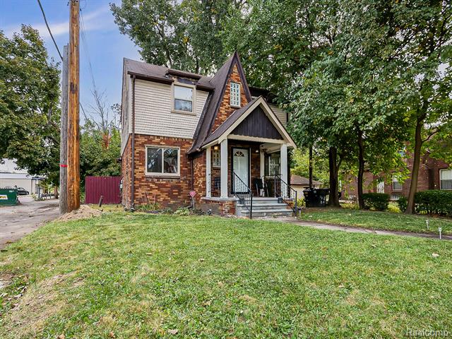 front view picture of 16888 Huntington Road, Detroit, MI. 48219