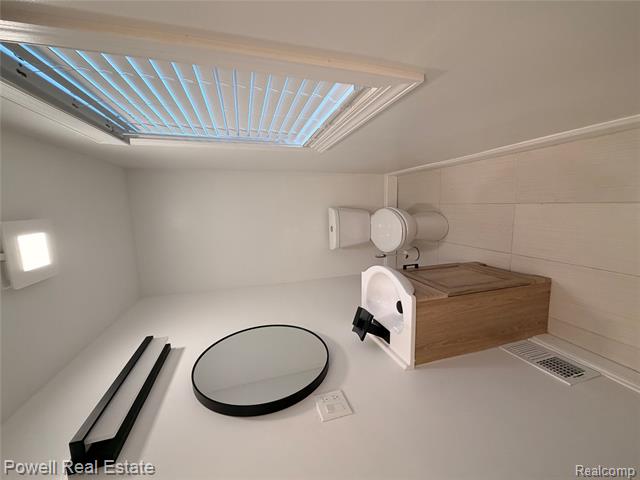 Builiding view fifty for 16891 Avon, Detroit, MI. 48219