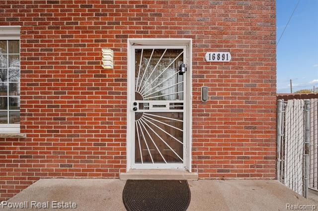 Builiding view five for 16891 Avon, Detroit, MI. 48219