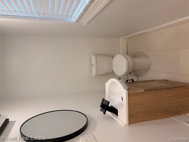 Builiding view forty nine for 16891 Avon, Detroit, MI. 48219