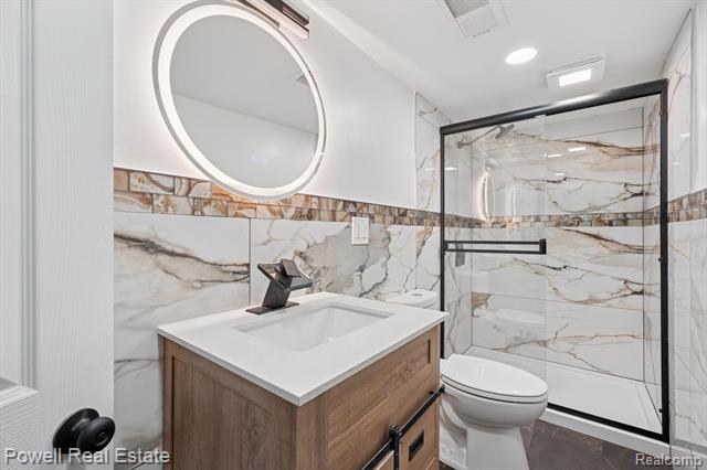 Builiding view forty two for 16891 Avon, Detroit, MI. 48219